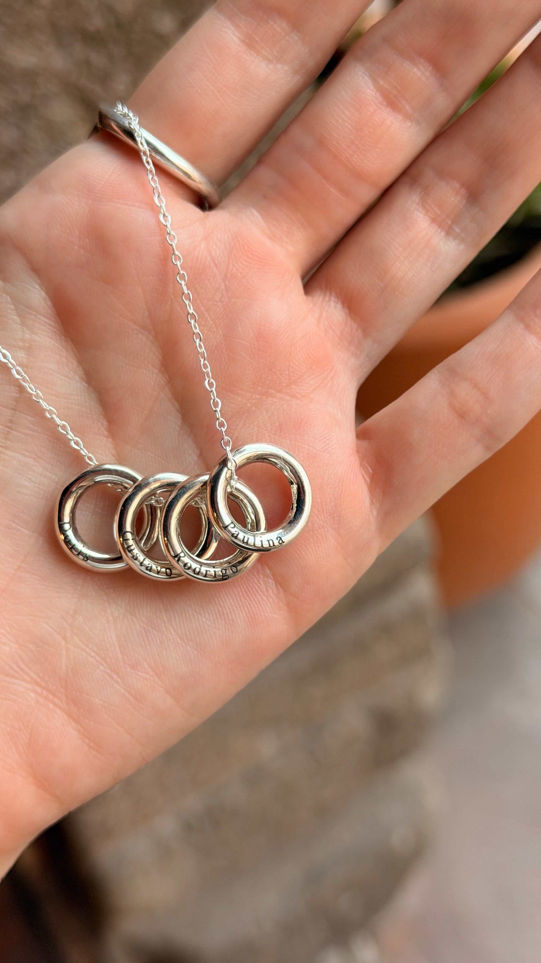 Collar Nosotros