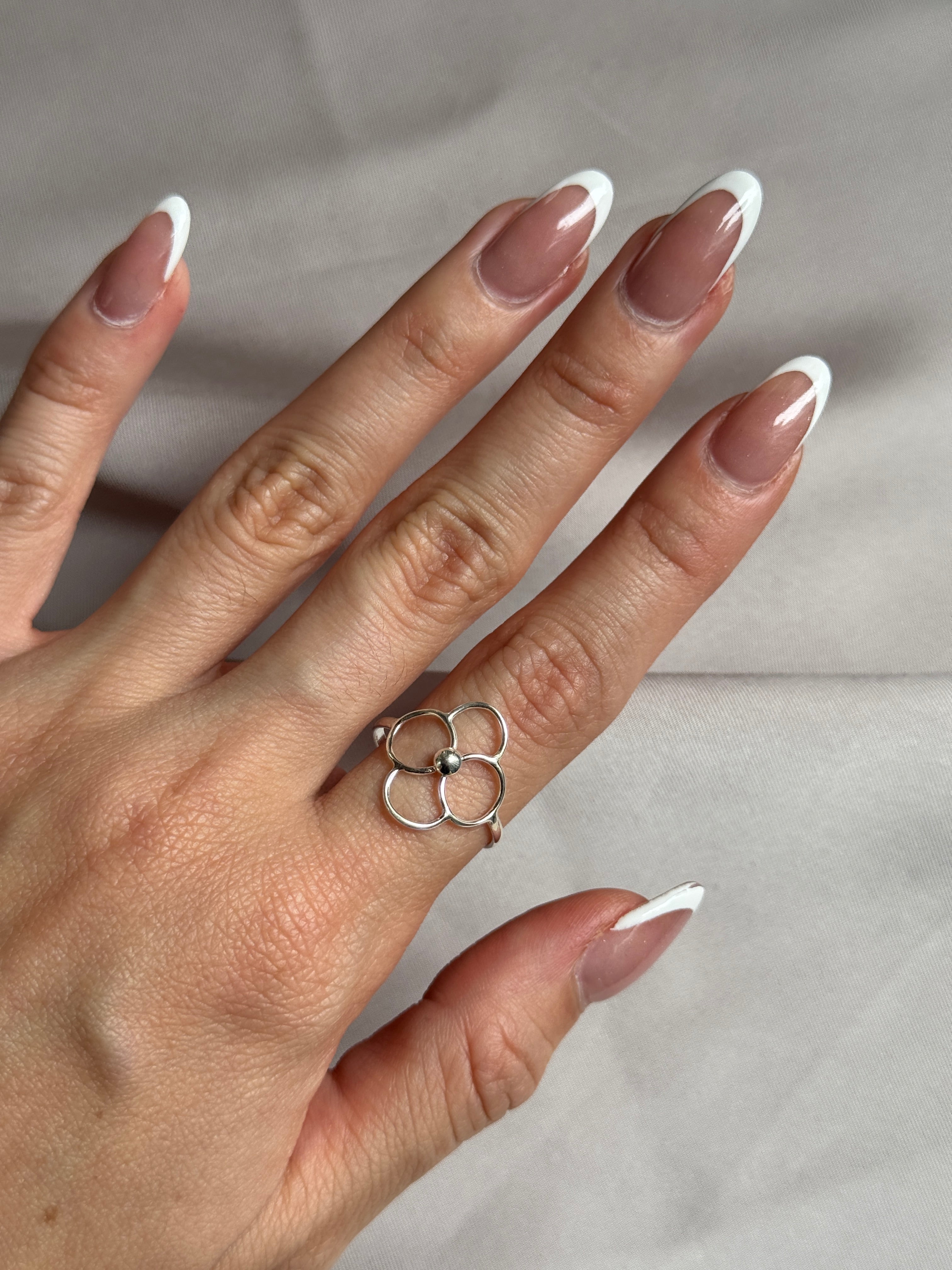 Anillo flor circulos
